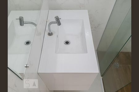 Apartamento à venda com 105m², 3 quartos e 1 vaga Apartamento à venda com 105m², 3 quartos e 1 vagaDetalhe do banheiro da suíte
