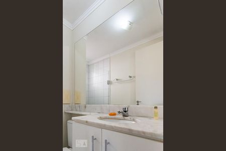 Banheiro de apartamento para alugar com 2 quartos, 58m² em Loteamento Center Santa Genebra, Campinas