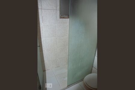 Banheiro de apartamento para alugar com 2 quartos, 54m² em Medianeira, Porto Alegre