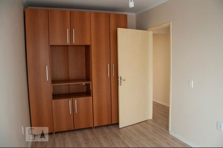 Quarto 1 de apartamento para alugar com 2 quartos, 54m² em Medianeira, Porto Alegre