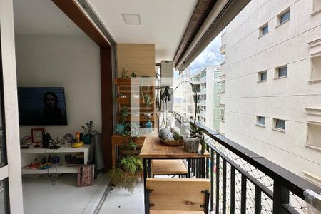 Varanda de apartamento para alugar com 3 quartos, 100m² em Laranjeiras, Rio de Janeiro