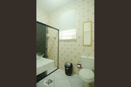 Banheiro de apartamento à venda com 3 quartos, 90m² em Azenha, Porto Alegre