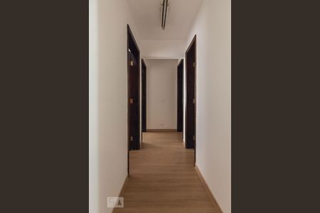Corredor de apartamento para alugar com 3 quartos, 75m² em São Francisco, Curitiba