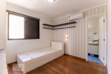 Apartamento à venda com 170m², 3 quartos e 3 vagas Apartamento à venda com 170m², 3 quartos e 3 vagasSuíte 2