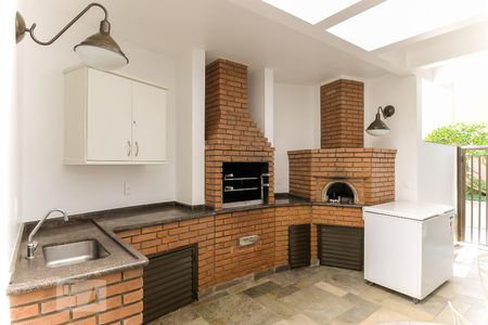 Apartamento à venda com 170m², 3 quartos e 3 vagas Apartamento à venda com 170m², 3 quartos e 3 vagasChurrasqueira do salão de festas