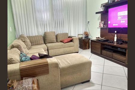 Casa à venda com 5 quartos, 200m² em Carlos Prates, Belo Horizonte