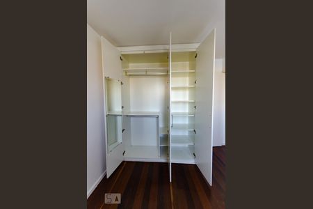 Suíte - Armários de apartamento para alugar com 2 quartos, 90m² em Lagoa, Rio de Janeiro
