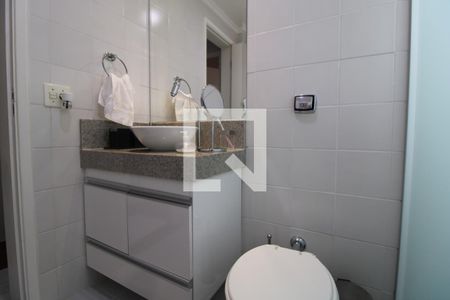 Banheiro de apartamento à venda com 2 quartos, 54m² em Jardim Santa Cruz (campo Grande), São Paulo