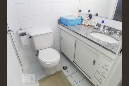 Banheiro de apartamento à venda com 2 quartos, 54m² em Santa Teresinha, São Paulo