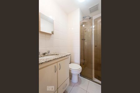 Banheiro social de apartamento à venda com 2 quartos, 66m² em Vila Bertioga, São Paulo