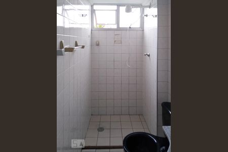 Banheiro de apartamento para alugar com 2 quartos, 60m² em Taboão, Diadema