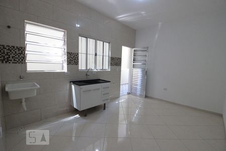 Cozinha e Área de Serviço de kitnet/studio para alugar com 1 quarto, 25m² em Vila Romero, São Paulo