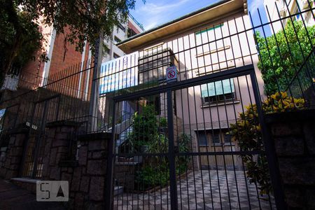 Fachada de casa à venda com 4 quartos, 180m² em São João, Porto Alegre