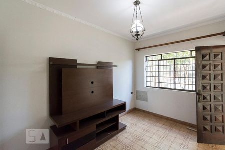 Casa para alugar com 112m², 2 quartos e 5 vagasSala