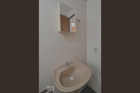 Banheiro  de apartamento para alugar com 1 quarto, 34m² em Centro, Curitiba