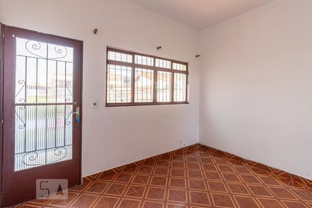 Sala de casa para alugar com 2 quartos, 70m² em Jardim Laone, São Paulo