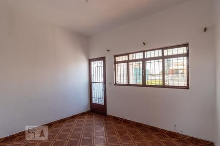 Sala de casa para alugar com 2 quartos, 70m² em Jardim Laone, São Paulo