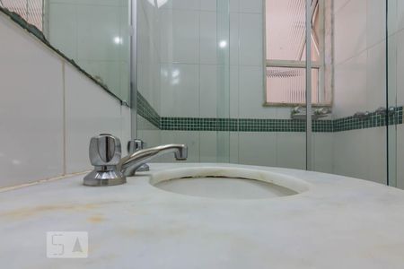 Torneira Banheiro Social de apartamento à venda com 3 quartos, 140m² em Santo Antônio, Belo Horizonte