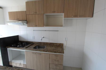 Cozinha de apartamento para alugar com 2 quartos, 56m² em Capão Raso, Curitiba