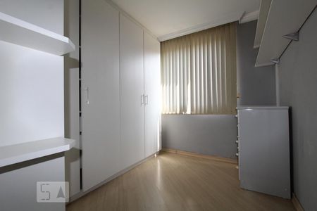 Quarto 2 de apartamento para alugar com 2 quartos, 56m² em Capão Raso, Curitiba