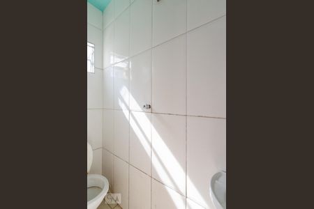 Banheiro de kitnet/studio para alugar com 1 quarto, 15m² em Conceição, Diadema