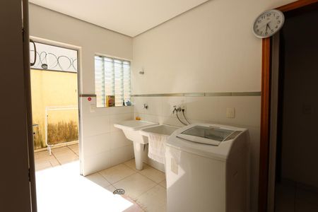 area de serviço de casa para alugar com 4 quartos, 430m² em Jardim Morumbi, São Paulo