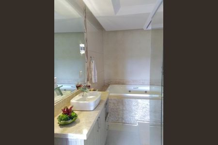 Banheiro do Quarto 1 de casa para alugar com 3 quartos, 240m² em Sítio Cercado, Curitiba