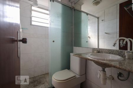 Banheiro de apartamento para alugar com 2 quartos, 52m² em Brás, São Paulo