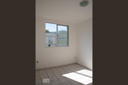 Apartamento para alugar com 3 quartos, 70m² em Heliópolis, Belo Horizonte