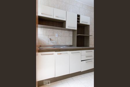 Cozinha de apartamento para alugar com 1 quarto, 44m² em Passo da Areia, Porto Alegre