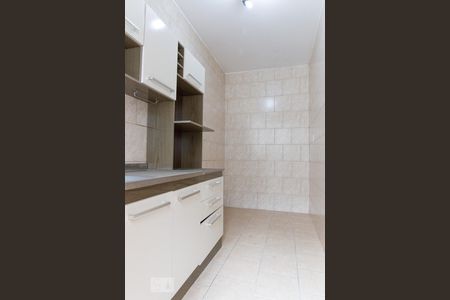 Cozinha de apartamento para alugar com 1 quarto, 44m² em Passo da Areia, Porto Alegre