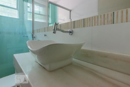 Torneira Banheiro Social de apartamento à venda com 3 quartos, 144m² em Santo Antônio, Belo Horizonte