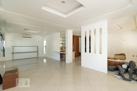 Casa à venda com 550m², 5 quartos e 4 vagasSALA