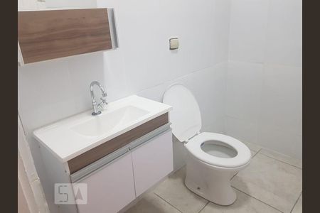 Banheiro de casa para alugar com 1 quarto, 70m² em I.a.p.i., Osasco