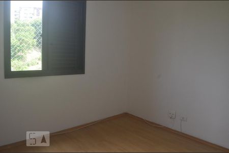 Quarto de apartamento para alugar com 3 quartos, 70m² em Jardim Ampliação, São Paulo