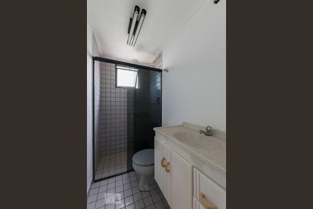 Banheiro de apartamento para alugar com 2 quartos, 48m² em Jardim Celeste, São Paulo