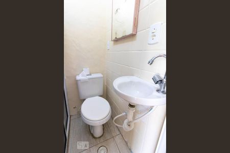 Banheiro  de casa de condomínio para alugar com 1 quarto, 45m² em Vila São Pedro, Santo André