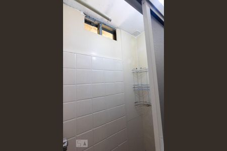 Banheiro de casa de condomínio para alugar com 1 quarto, 45m² em Vila São Pedro, Santo André