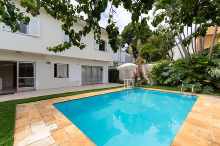 Casa para alugar com 400m², 8 quartos e 4 vagas Casa para alugar com 400m², 8 quartos e 4 vagasPiscina privativa