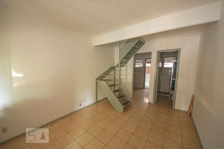 Sala de casa de condomínio à venda com 2 quartos, 46m² em Pinheiro, São Leopoldo