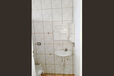 Banheiro de casa para alugar com 2 quartos, 53m² em Vila Medeiros, São Paulo
