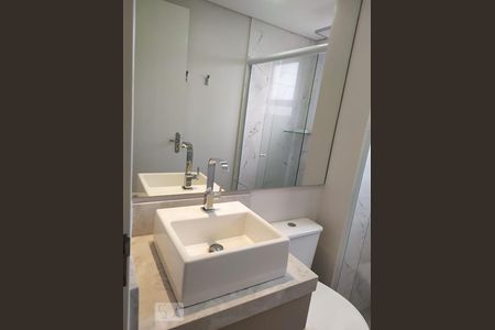 Banheiro suite 01 de apartamento à venda com 2 quartos, 57m² em Vila Satúrnia, Campinas