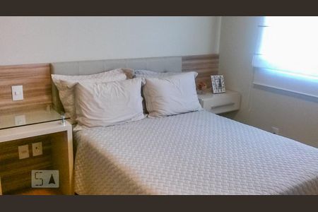 Dormitório de apartamento à venda com 3 quartos, 75m² em Vila Jardim, Porto Alegre