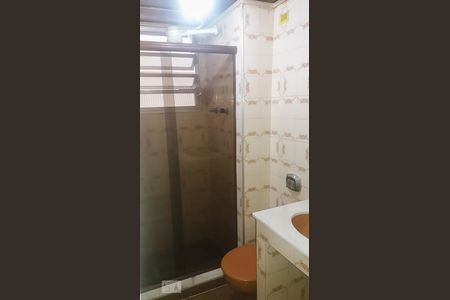 Banheiro de apartamento para alugar com 2 quartos, 50m² em Taquara, Rio de Janeiro