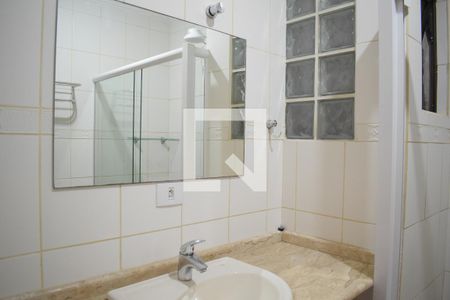 Banheiro de kitnet/studio para alugar com 1 quarto, 42m² em Fazendinha, Curitiba