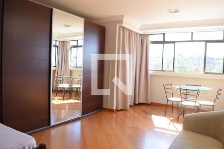 Quarto/Sala de kitnet/studio para alugar com 1 quarto, 42m² em Fazendinha, Curitiba