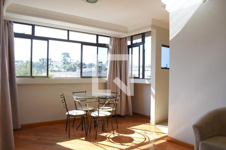 Quarto/Sala de kitnet/studio para alugar com 1 quarto, 42m² em Fazendinha, Curitiba