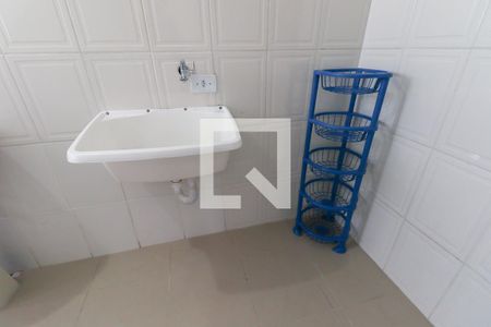 Banheiro Social/Área de Serviço de kitnet/studio para alugar com 1 quarto, 25m² em Fazendinha, Curitiba