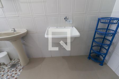 Banheiro Social/Área de Serviço de kitnet/studio para alugar com 1 quarto, 25m² em Fazendinha, Curitiba