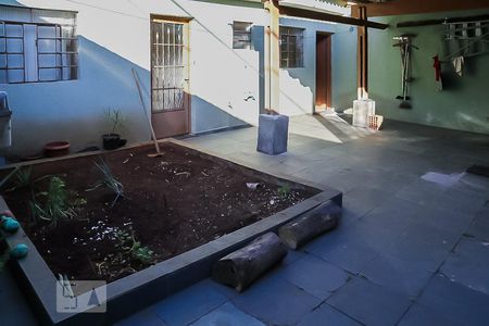 Quintal de casa à venda com 4 quartos, 220m² em Vila Virginia, São Paulo